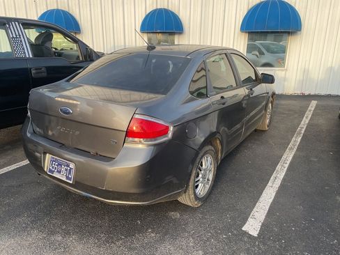 Used 2010 Ford Focus SE image 6
