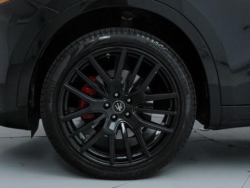 Certified 2022 Maserati Levante GT AWD/4WD image 18