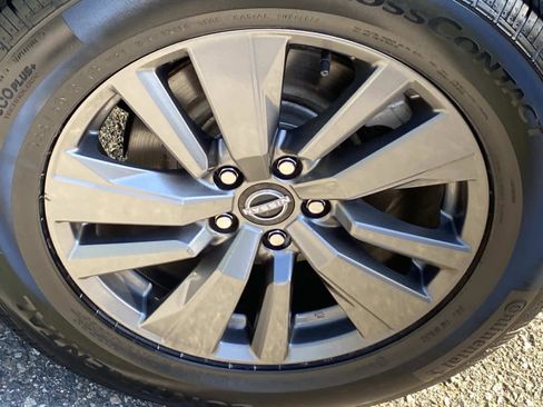 Used 2022 Nissan Pathfinder SV image 25