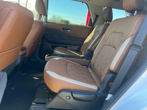 New 2026 Nissan Pathfinder Platinum AWD/4WD image 11