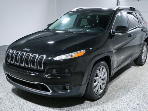 Used 2018 Jeep Cherokee Limited FWD image 30