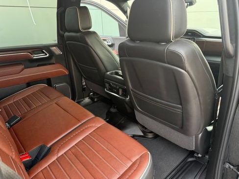Used 2025 GMC Sierra 3500 Denali Ultimate AWD/4WD image 42