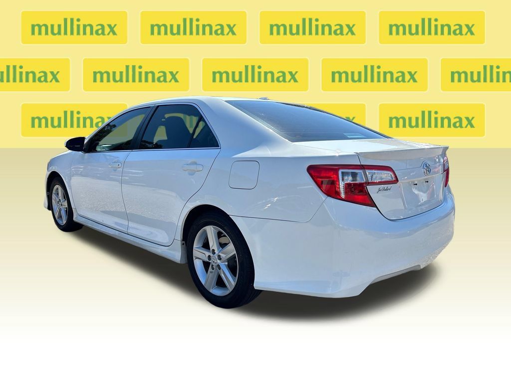 Used 2012 Toyota Camry SE FWD image 3