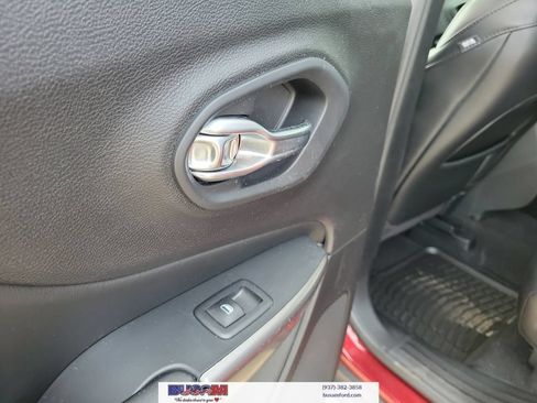 Used 2021 Jeep Cherokee Limited AWD/4WD image 11