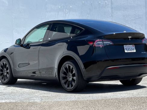 Used 2023 Tesla Model Y Long Range AWD/4WD image 5