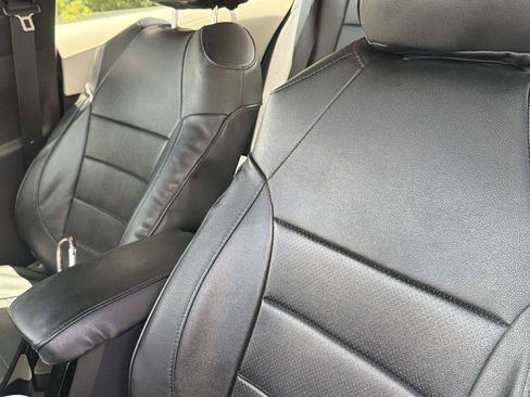 Used 2020 Toyota Corolla LE FWD image 18