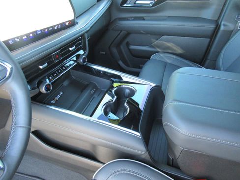 Used 2025 Chevrolet Tahoe Premier w/ Sun And Tow Package AWD/4WD image 34