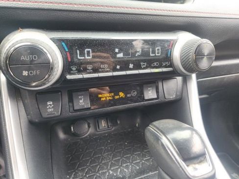 Used 2021 Toyota RAV4 SE w/ Weather & Moonroof Package AWD/4WD image 10