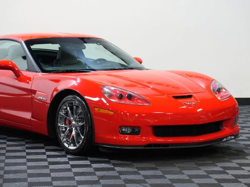 Used 2013 Chevrolet Corvette Z06 w/ 2LZ Preferred Equipment Group RWD image 9