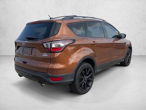 Used 2017 Ford Escape SE w/ SE Sport Appearance Package image 5