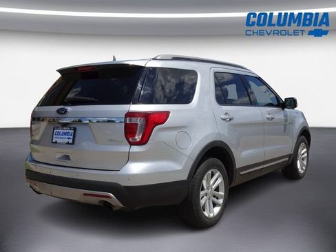 Used 2016 Ford Explorer XLT FWD image 3