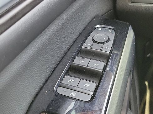 Used 2023 Nissan Pathfinder SL AWD/4WD image 13