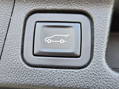 Used 2017 GMC Acadia Denali image 11