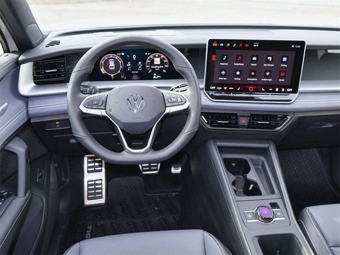 New 2026 Volkswagen Tiguan SE R-Line image 18
