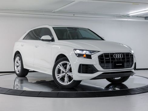 Used 2022 Audi Q8 Premium image 9