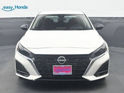 Used 2025 Nissan Altima 2.5 SV FWD image 2