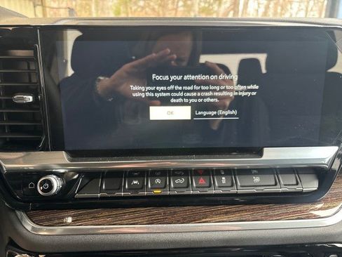 New 2025 GMC Sierra 1500 Elevation image 23