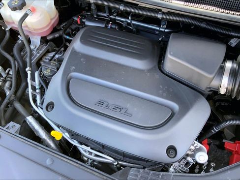 Used 2025 Chrysler Pacifica Select FWD image 33