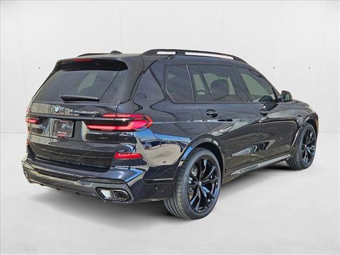 Used 2026 BMW X7 xDrive40i w/ M Sport Package image 2