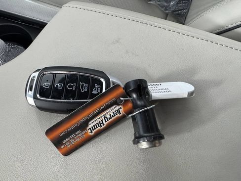 Used 2022 Hyundai Palisade Calligraphy FWD image 3