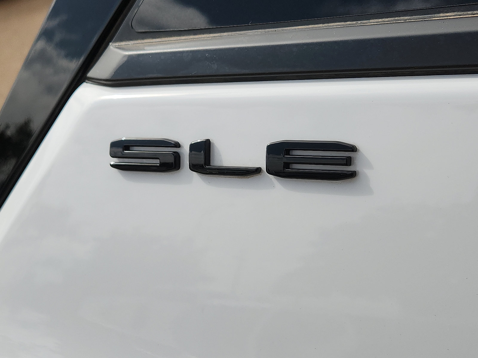 Used 2023 GMC Terrain SLE w/ Driver Convenience Package FWD image 9