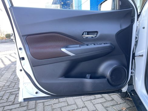 Used 2024 Nissan Kicks SR image 14