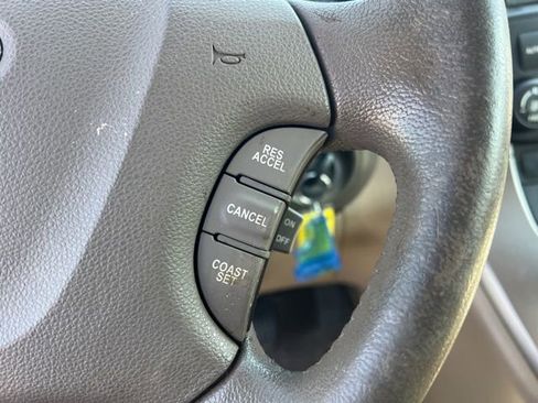 Used 2012 Kia Sedona EX w/ Luxury Pkg image 16