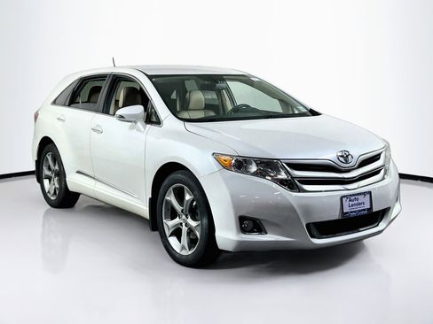 Used 2015 Toyota Venza XLE image 3