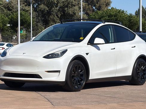 Used 2021 Tesla Model Y Long Range AWD/4WD image 8