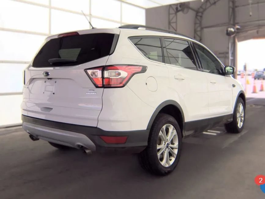 Used 2018 Ford Escape SE FWD image 2