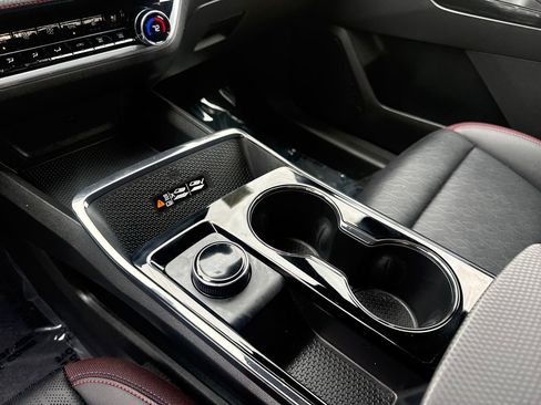 Used 2025 Chevrolet Equinox RS w/ Safety and Technology Package image 52