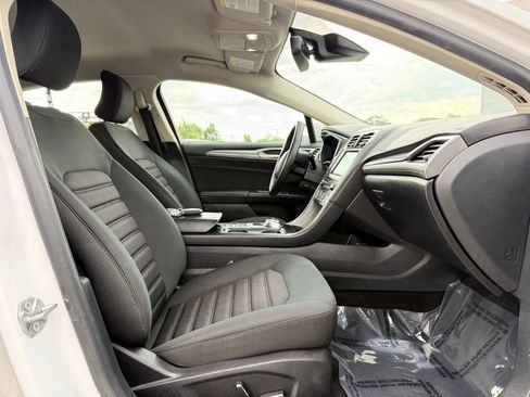 Used 2019 Ford Fusion SE FWD image 18