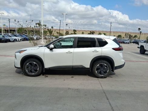 Used 2024 Nissan Rogue SV w/ SV Premium Package FWD image 3