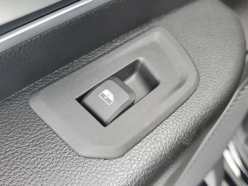 New 2026 RAM 1500 4x4 Crew Cab image 17