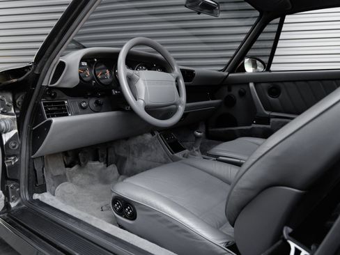 Used 1992 Porsche 911 Turbo RWD image 4
