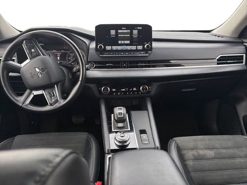 Used 2024 Mitsubishi Outlander SE image 10