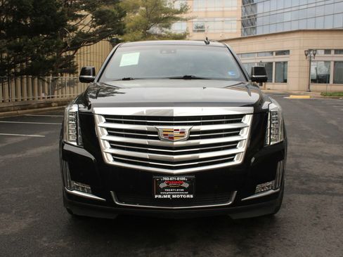 Used 2017 Cadillac Escalade ESV Platinum image 3