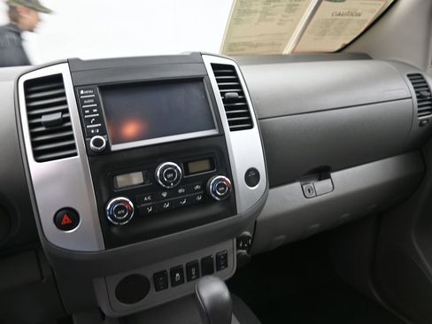 Used 2020 Nissan Frontier SV w/ Midnight Edition Floor Mats image 16