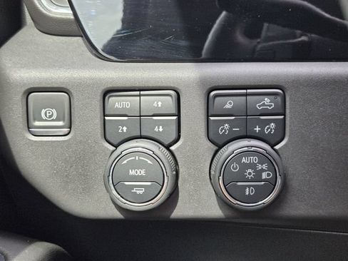 Used 2024 Chevrolet Silverado 1500 LT Trail Boss w/ Convenience Package II AWD/4WD image 28