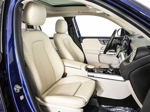 Certified 2021 Mercedes-Benz GLB 250 4MATIC image 23