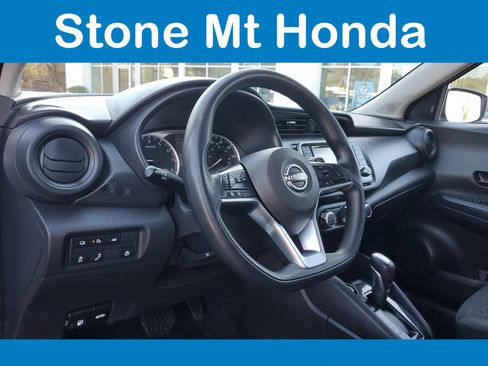 Used 2022 Nissan Kicks S image 17