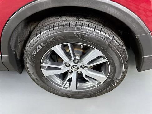 Certified 2018 Toyota RAV4 XLE w/ Plus Extra Value Package AWD/4WD image 33