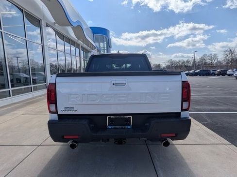 Certified 2025 Honda Ridgeline Black Edition image 6