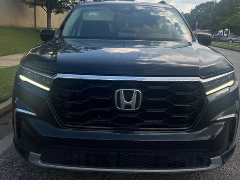 Used 2025 Honda Pilot Elite image 2