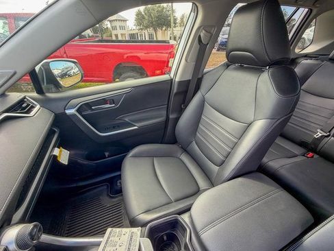 Used 2023 Toyota RAV4 XLE Premium image 33