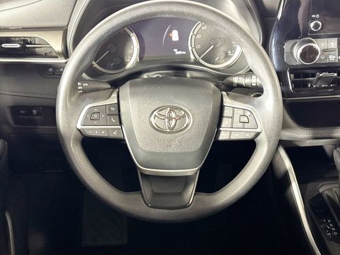 Used 2023 Toyota Highlander L image 13