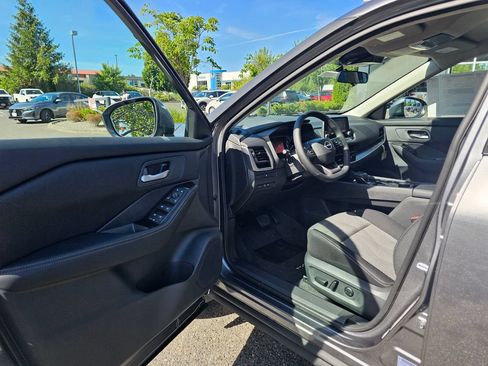 New 2026 Nissan Rogue SV AWD/4WD image 15