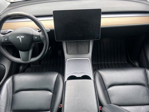 Used 2022 Tesla Model Y Long Range image 15
