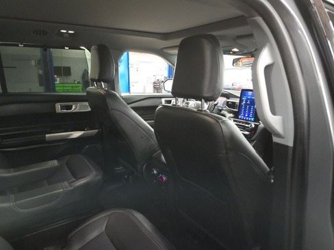 Used 2022 Ford Explorer Limited w/ Limited Technology Package image 57