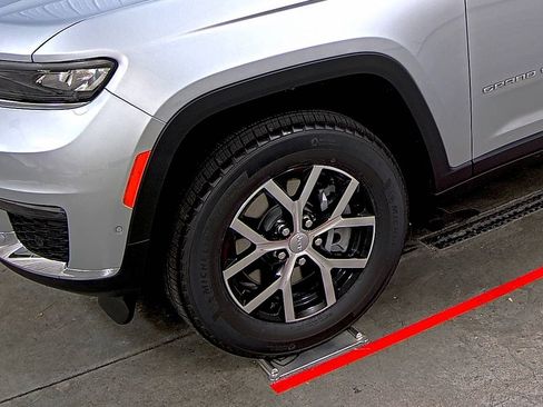 New 2025 Jeep Grand Cherokee L Limited w/ Luxury Tech Group II image 7